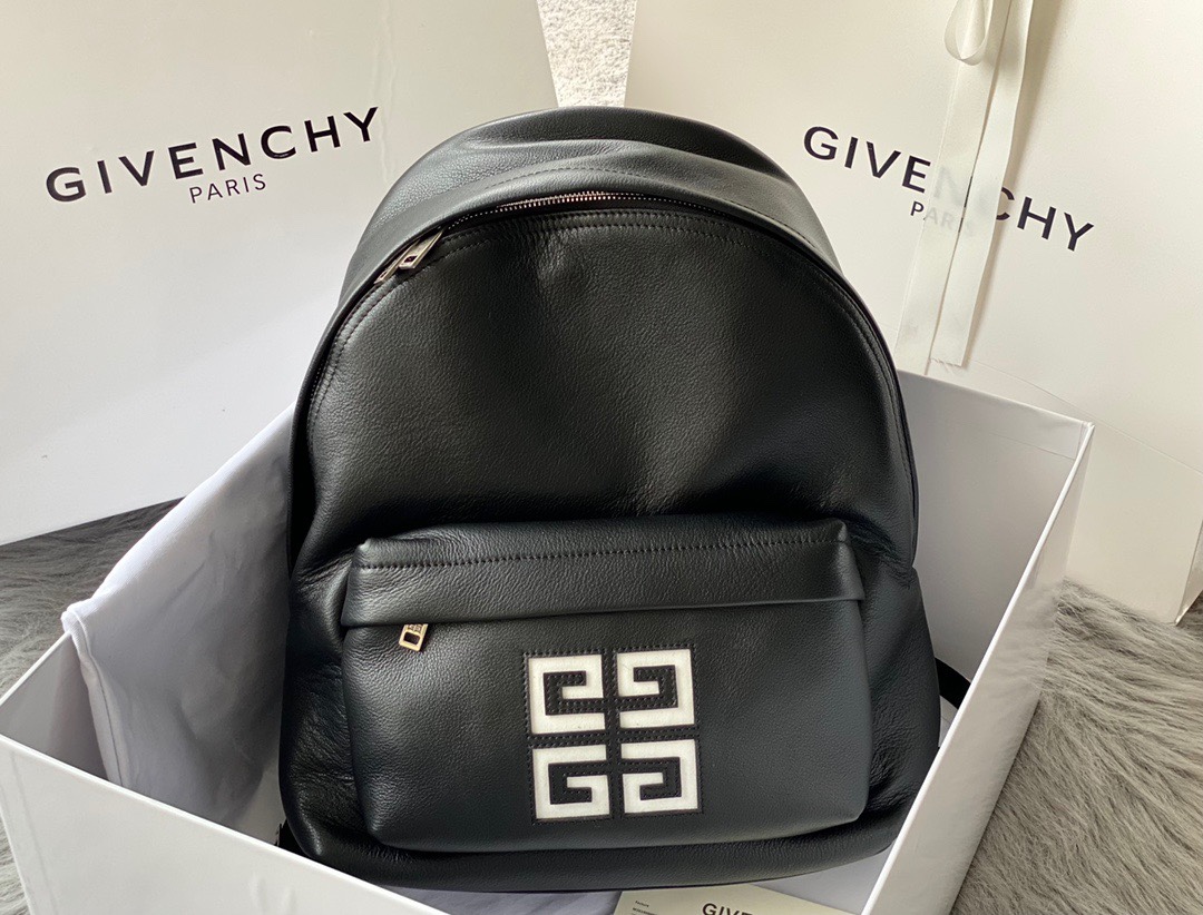 Gienvchy_Backpack-28x40x